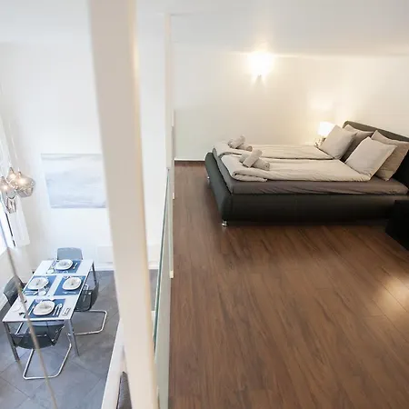 Appartement Stylish Loft With Balcony