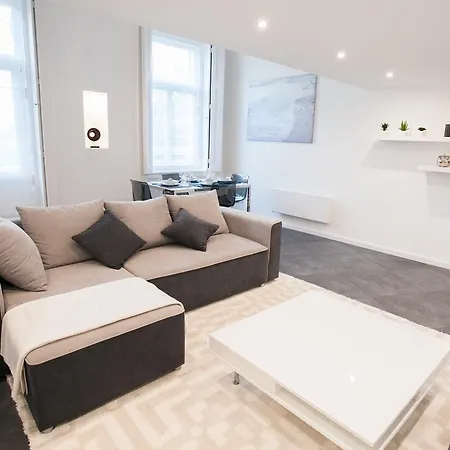 Stylish Loft With Balcony * ブダペスト