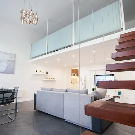 Stylish Loft With Balcony Budapest