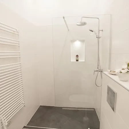 Stylish Loft With Balcony アパート *