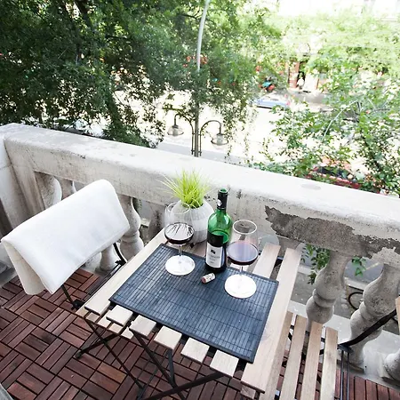Stylish Loft With Balcony